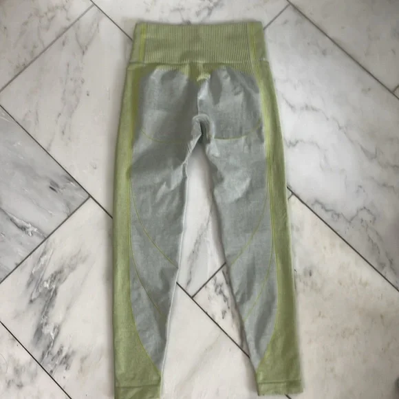 Gymshark womens crop leggings gray and lime green/yellow with contour stitching - Picture 6 of 9